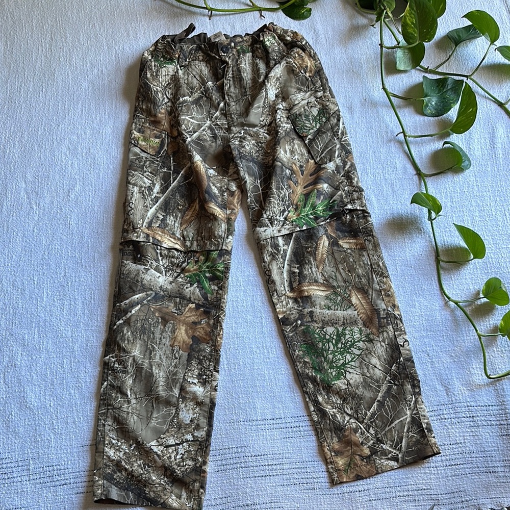 Magellan real-tree camouflage hunting pants. size XL (18 -20) Zip-off pants
